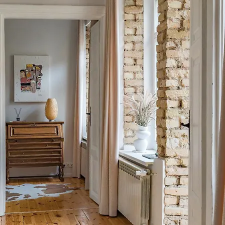 Next To Cathedral Square, Stylish 2bd Gem, Skapo St *