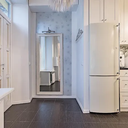 Next To Cathedral Square, Stylish 2bd Gem, Skapo St