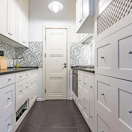 Next To Cathedral Square, Stylish 2bd Gem, Skapo St *