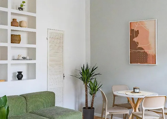 Next To Cathedral Square, Stylish 2bd Gem, Skapo St *