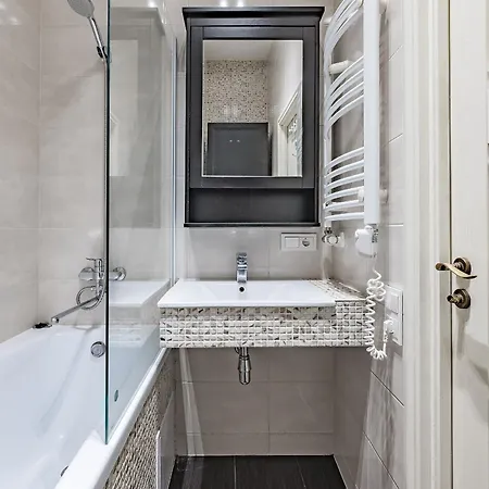 Next To Cathedral Square, Stylish 2bd Gem, Skapo St