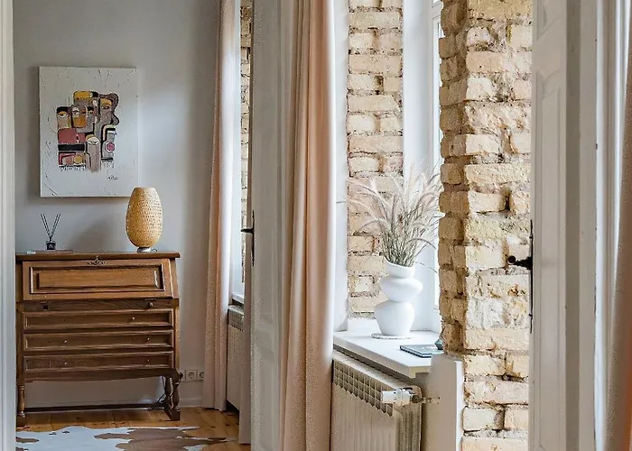 Next To Cathedral Square, Stylish 2bd Gem, Skapo St *