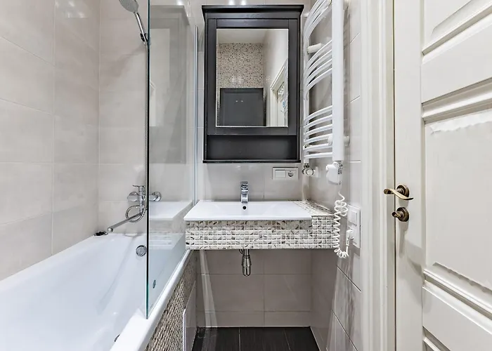 Next To Cathedral Square, Stylish 2bd Gem, Skapo St