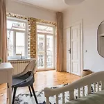 Next To Cathedral Square, Stylish 2bd Gem, Skapo St