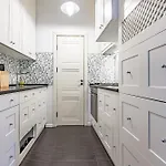 Next To Cathedral Square, Stylish 2bd Gem, Skapo St *