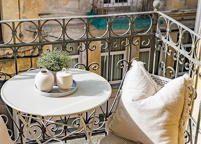 Next To Cathedral Square, Stylish 2bd Gem, Skapo St Vilnius